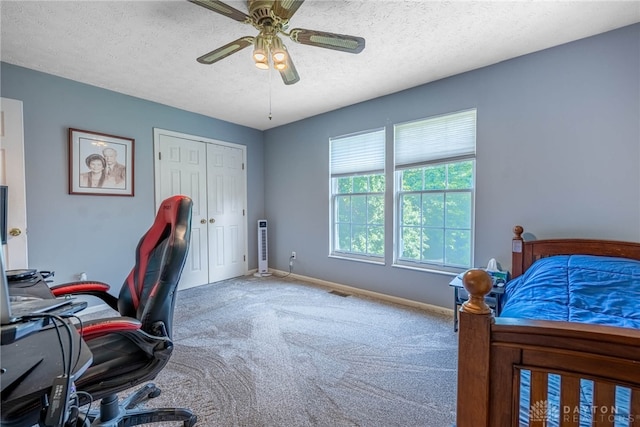 274 Tamarack Trl, Springboro, OH 45066 - carpeted bedroom with a desk, a textured ceiling, a closet, and ceiling fan
