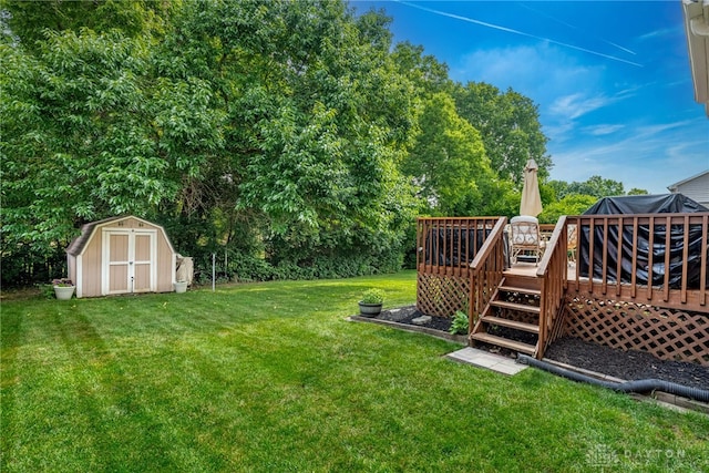 274 Tamarack Trl, Springboro, OH 45066 - view of grassy yard featuring a storage unit and a deck