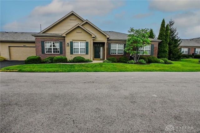 6963 Gentry Ln, Mason, OH 45040 - ranch-style home featuring brick siding, a front yard, and asphalt driveway