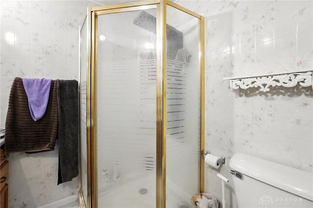 407 Overla Blvd, Englewood, OH 45322 - bathroom with a stall shower, tile walls, and vanity
