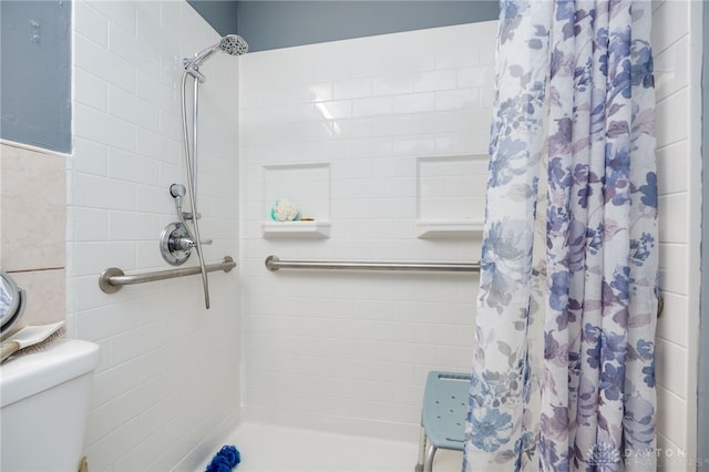 3521 E 4th St, Dayton, OH 45403 - bathroom featuring a shower with shower curtain and toilet
