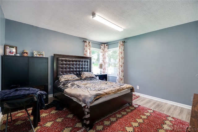 3521 E 4th St, Dayton, OH 45403 - bedroom featuring wood finished floors and a textured ceiling