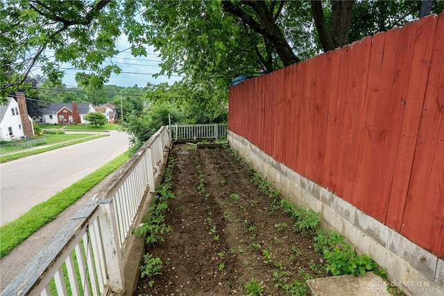 3521 E 4th St, Dayton, OH 45403 - view of yard
