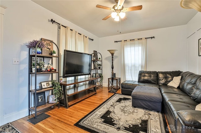 15 Harrison St, Middletown, OH 45042 - living area with ceiling fan and light wood-style flooring