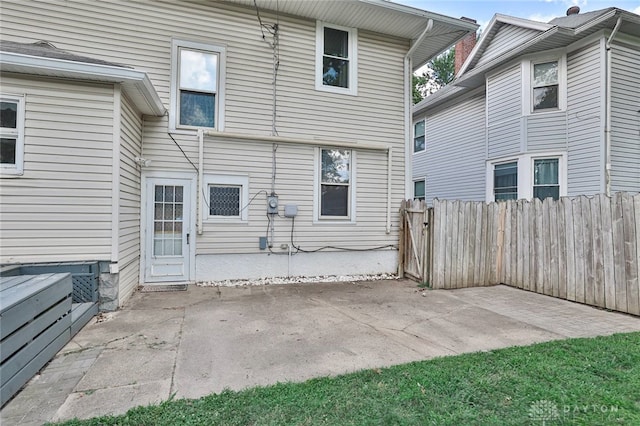 15 Harrison St, Middletown, OH 45042 - back of property featuring a patio