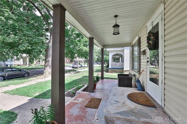 15 Harrison St, Middletown, OH 45042 - porch with a yard