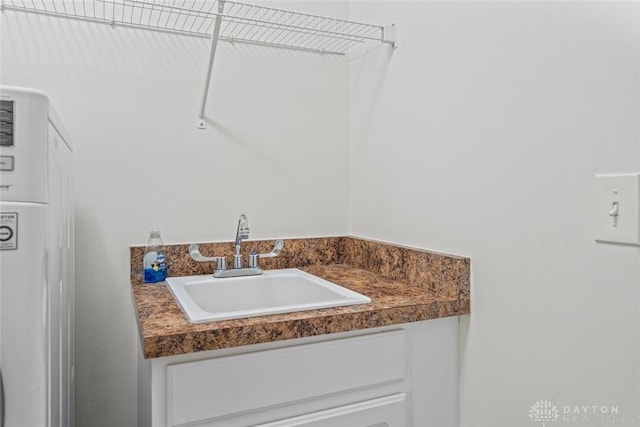 2073 Lincolnshire Dr, Beavercreek, OH 45434 - bathroom featuring vanity