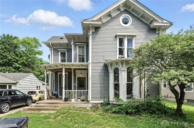 116 Elm St, Franklin, OH 45005 - italianate-style house with covered porch and a front lawn