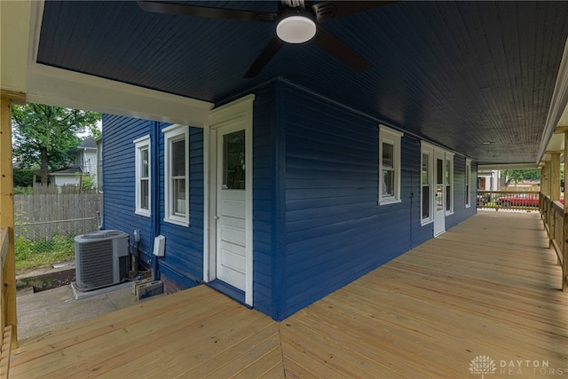 19 Mckinley St, Middletown, OH 45042 - wooden terrace with a ceiling fan
