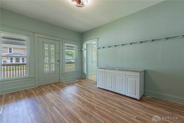 19 Mckinley St, Middletown, OH 45042 - entrance foyer featuring light wood-style flooring