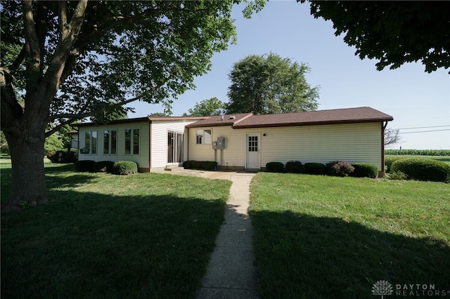 789 W Krepps Rd, Xenia, OH 45385 - view of front facade featuring a front lawn