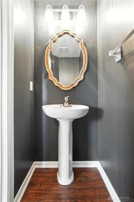 171 Shanda Dr, Monroe, OH 45050 - bathroom featuring wood finished floors and baseboards