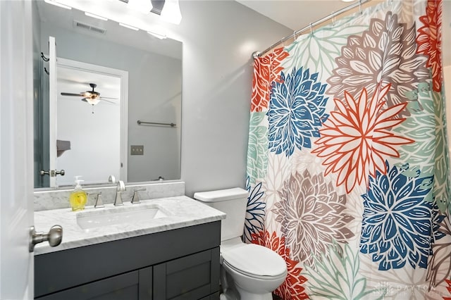 171 Shanda Dr, Monroe, OH 45050 - full bath with vanity, a ceiling fan, and a shower with curtain