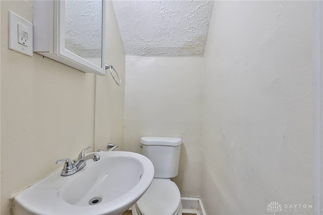 578 Considine Ave, Cincinnati, OH 45205 - half bathroom with toilet and a textured ceiling