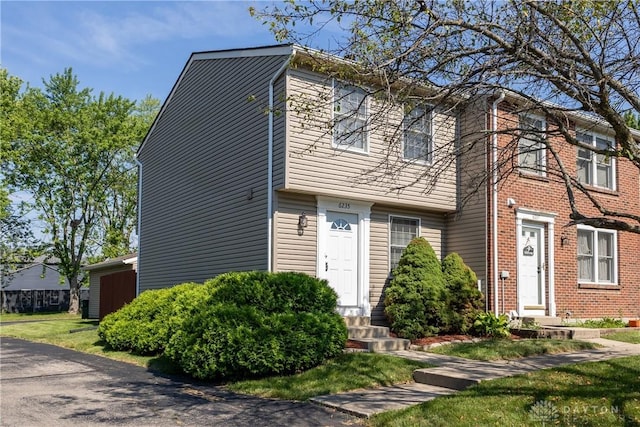 6235 Pheasant Hill Rd, Dayton, OH 45424 - colonial home featuring entry steps