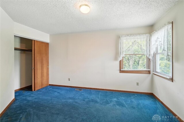 500 Smalley Blvd, Hamilton, OH 45013 - unfurnished bedroom featuring carpet, a closet, and a textured ceiling