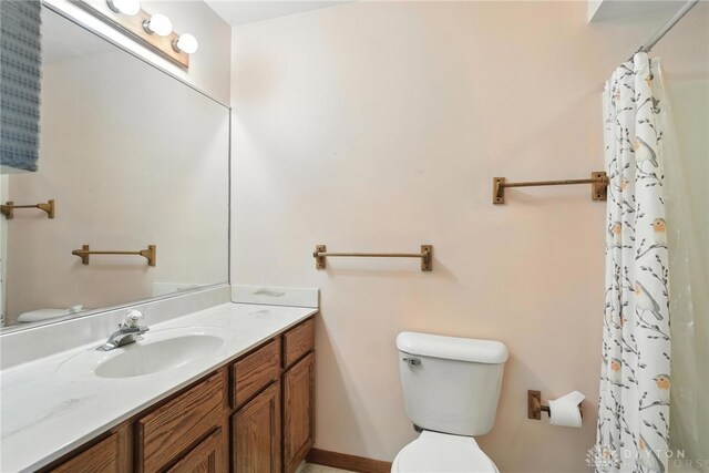 500 Smalley Blvd, Hamilton, OH 45013 - bathroom with vanity and curtained shower