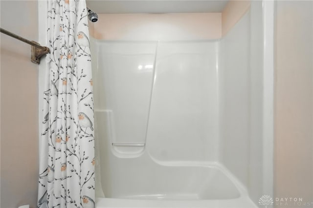 500 Smalley Blvd, Hamilton, OH 45013 - full bathroom with shower / tub combo with curtain