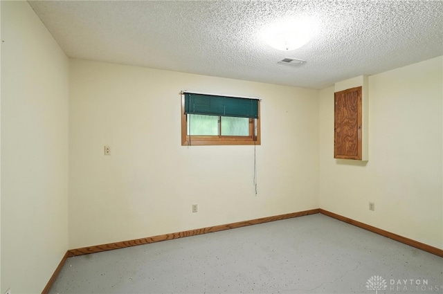 500 Smalley Blvd, Hamilton, OH 45013 - unfurnished room featuring baseboards and a textured ceiling