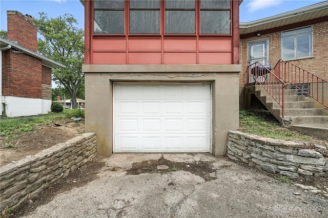 6101 Capri Dr, Cincinnati, OH 45224 - garage with driveway