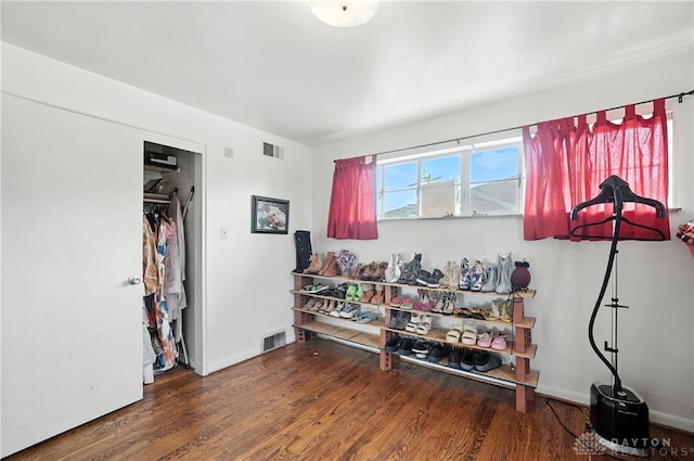 6101 Capri Dr, Cincinnati, OH 45224 - bedroom featuring wood finished floors and baseboards