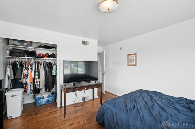 6101 Capri Dr, Cincinnati, OH 45224 - bedroom featuring wood finished floors and a closet