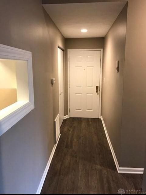 1411 Lake Pointe Way Unit 8, Washington Twp, OH 45459 - hallway featuring dark wood finished floors and baseboards