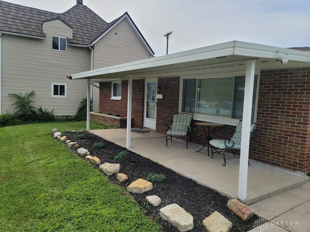 612 E Market St, Xenia, OH 45385 - porch featuring a yard