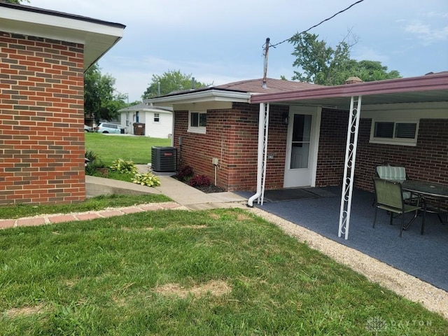612 E Market St, Xenia, OH 45385 - view of grassy yard with a patio