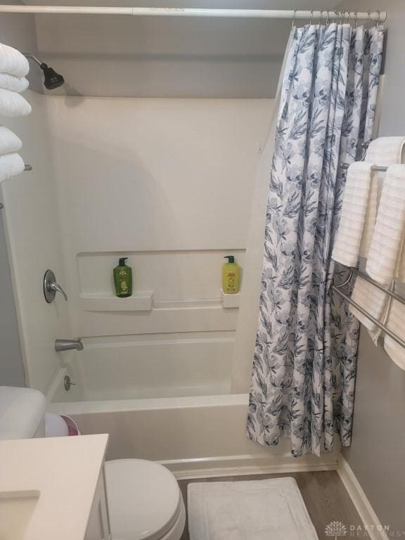 612 E Market St, Xenia, OH 45385 - bathroom featuring shower / tub combo and vanity