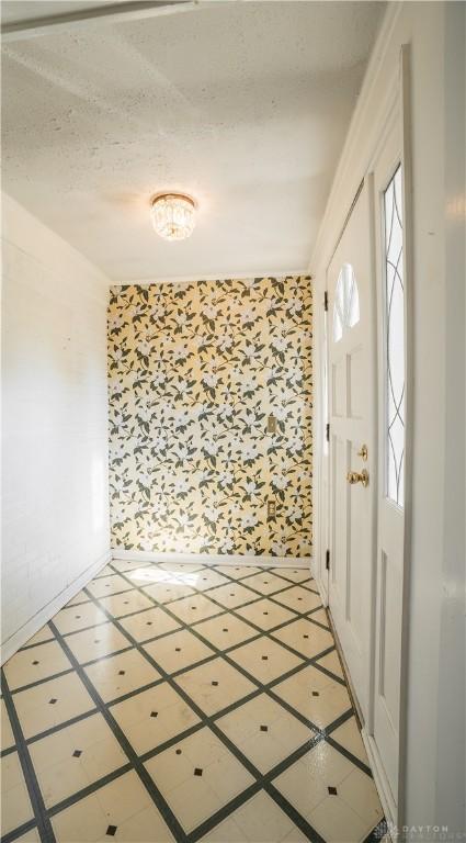 928 E Stroop Rd, Kettering, OH 45429 - view of foyer entrance