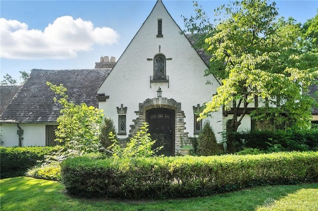 715 E Schantz Ave, Oakwood, OH 45419 - view of front of house with stucco siding and a chimney
