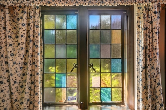 715 E Schantz Ave, Oakwood, OH 45419 - entryway featuring healthy amount of natural light