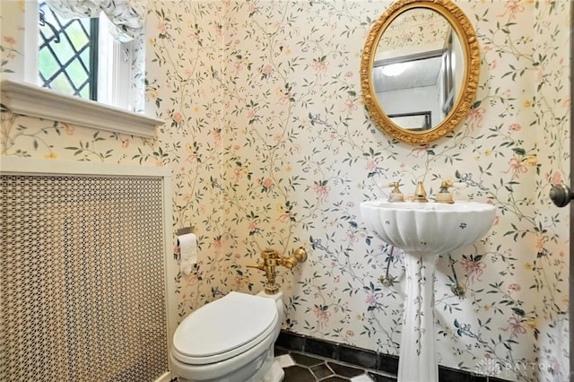 715 E Schantz Ave, Oakwood, OH 45419 - bathroom featuring wallpapered walls and toilet