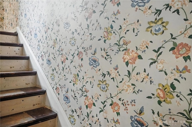 715 E Schantz Ave, Oakwood, OH 45419 - stairs featuring wallpapered walls