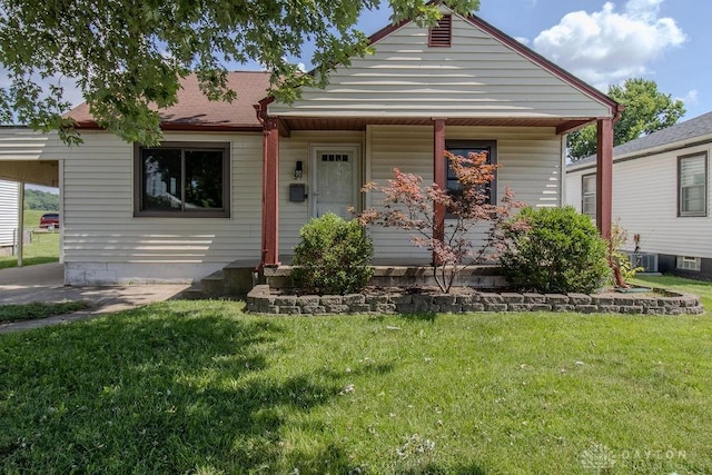 27 Hillview Ave, Miamisburg, OH 45342 - view of front of home featuring a front yard and a porch
