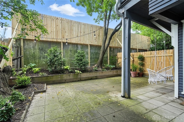 38-40 Greenwood Ave, Dayton, OH 45410 - fenced backyard with a patio