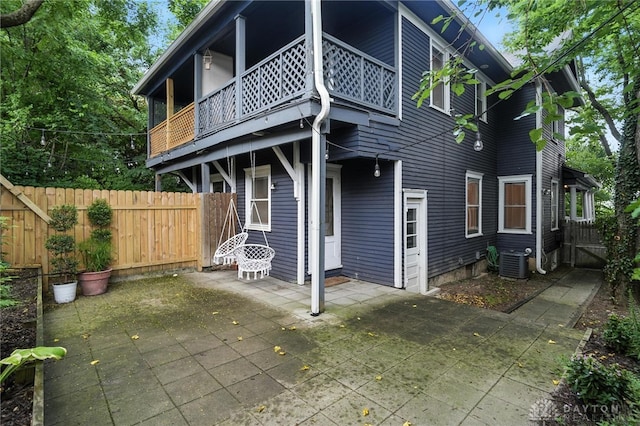38-40 Greenwood Ave, Dayton, OH 45410 - back of house featuring a balcony and a patio