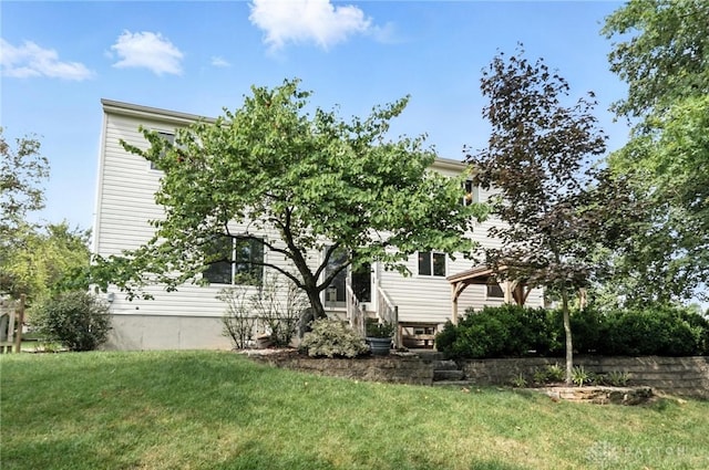 7793 Birchwood Ct, Mason, OH 45040 - rear view of house with a lawn
