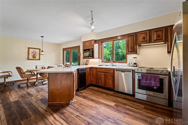 4230 Wagner Rd, Dayton, OH 45440 - kitchen featuring appliances with stainless steel finishes, a peninsula, dark wood-type flooring, and light countertops