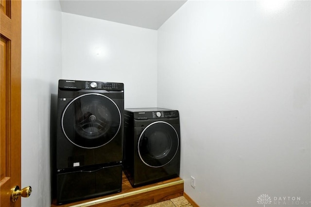 719 N Keowee St, Dayton, OH 45404 - washroom with independent washer and dryer and baseboards