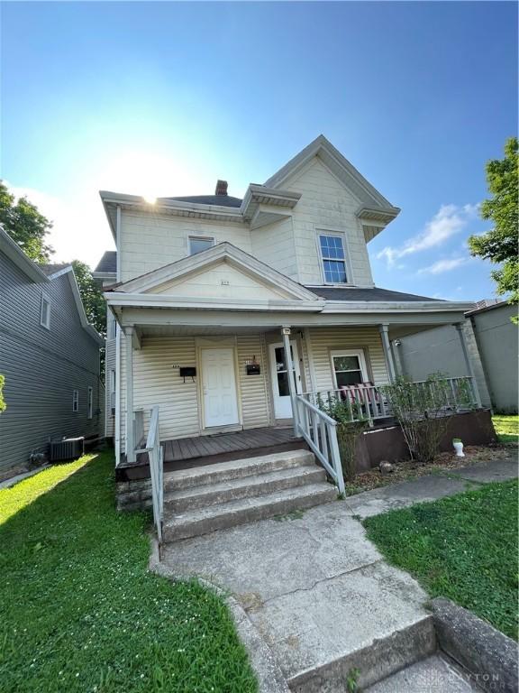 419 Baltimore St, Middletown, OH 45044 - view of front facade with covered porch and a front yard