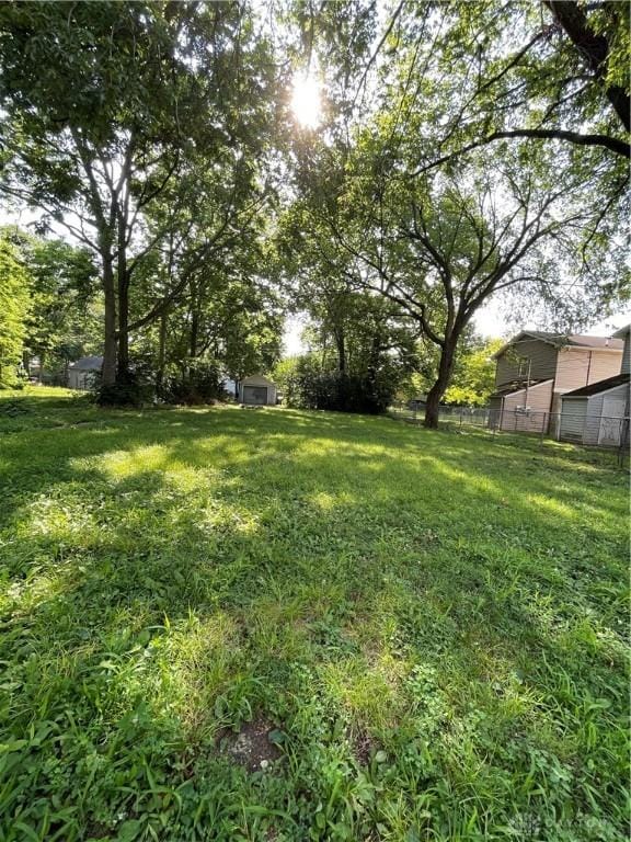 419 Baltimore St, Middletown, OH 45044 - view of yard featuring a storage unit