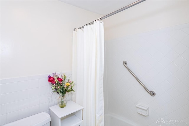 1269 Redbud Dr, Fairborn, OH 45324 - bathroom featuring shower / bath combo and toilet