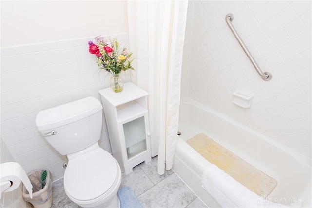 1269 Redbud Dr, Fairborn, OH 45324 - bathroom featuring toilet and shower / tub combo