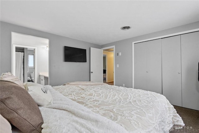 5433 Pentland Cir, Huber Heights, OH 45424 - bedroom featuring a closet, carpet flooring, and connected bathroom