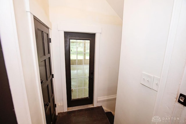 1151 Brookview Ave, Dayton, OH 45409 - entryway with baseboards