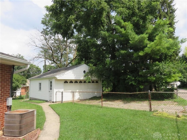 2830 Kennedy Ave, Dayton, OH 45420 - view of yard featuring a detached garage and an outbuilding