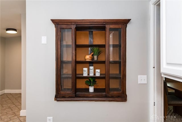 130 Mound St, Dayton, OH 45402 - detailed view of baseboards