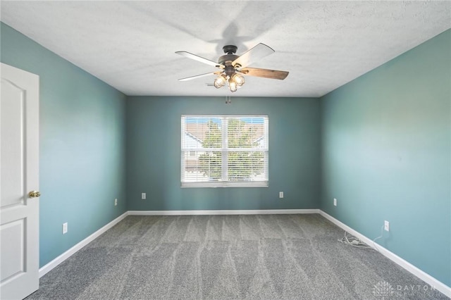 9266 Great Lakes Cir, Washington Twp, OH 45458 - unfurnished bedroom featuring carpet, a spacious closet, and ceiling fan